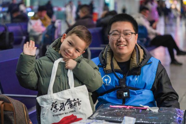 北京南站团委：青年志愿者用镜头传递温暖
