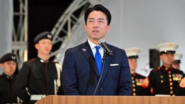 解放军用中文、日文和英文通告全球，绝不让侵略者踏上中国领土