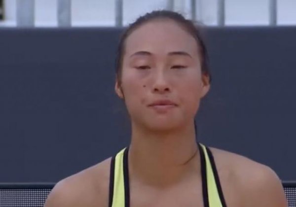 争议！郑钦文委屈落泪：向裁判抗议安保人员乱走动 反遭对方回怼
