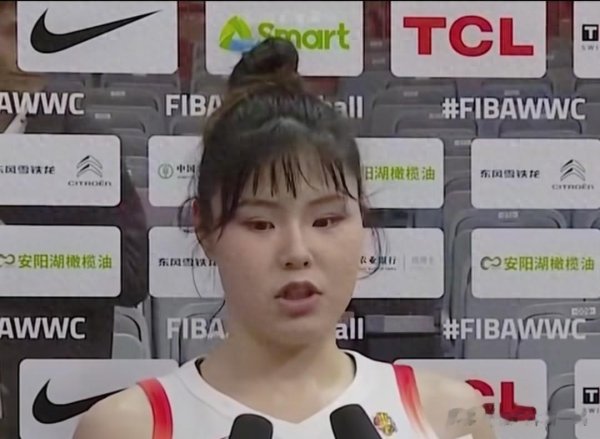 王思雨称想念原队友, 女篮取胜为何惹争议张子宇给对面眼神打清澈