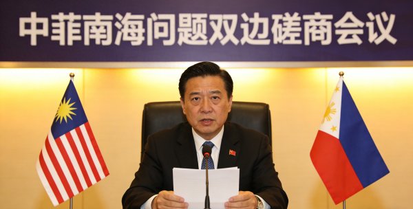 南海局势再升温! 中方当面警告菲律宾: 别再挑衅, 主权问题没得商